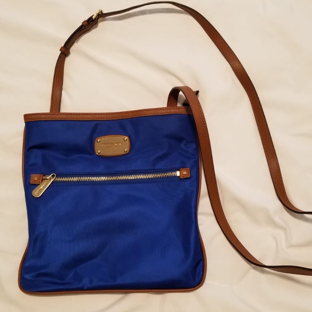 *SOLD!* Michael Kors Crossbody - Medium